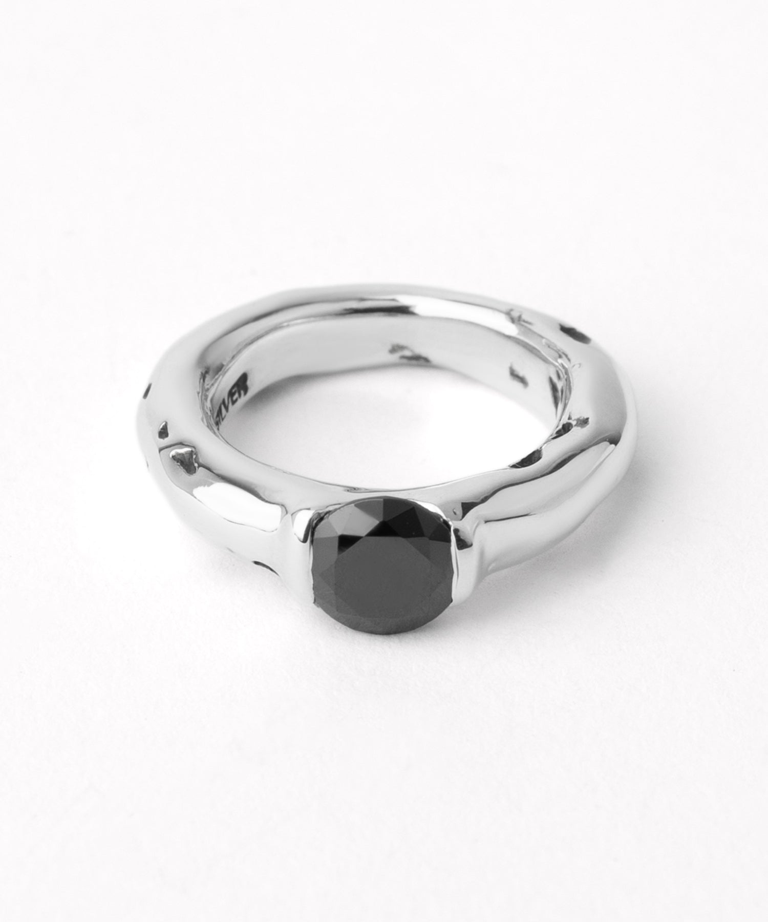 シルバー,ジュエリー,リング,指輪,ピンキーリング,小指,願い,ワンポイント,アクセサリー,silver,jewelry,ring,pinkyring,accessory,ブラック,ストーン,キュービックジルコニア,ブラックジュエリー,モード,モノトーン,メンズ,メンズジュエリー,メンズアクセサリー,ジェンダーレス,ユニセックス,black,stone,mode,mens,unisex,cubiczirconia,いぶし,重厚感,デコラティブ,個性派,デザイナーズジュエリー