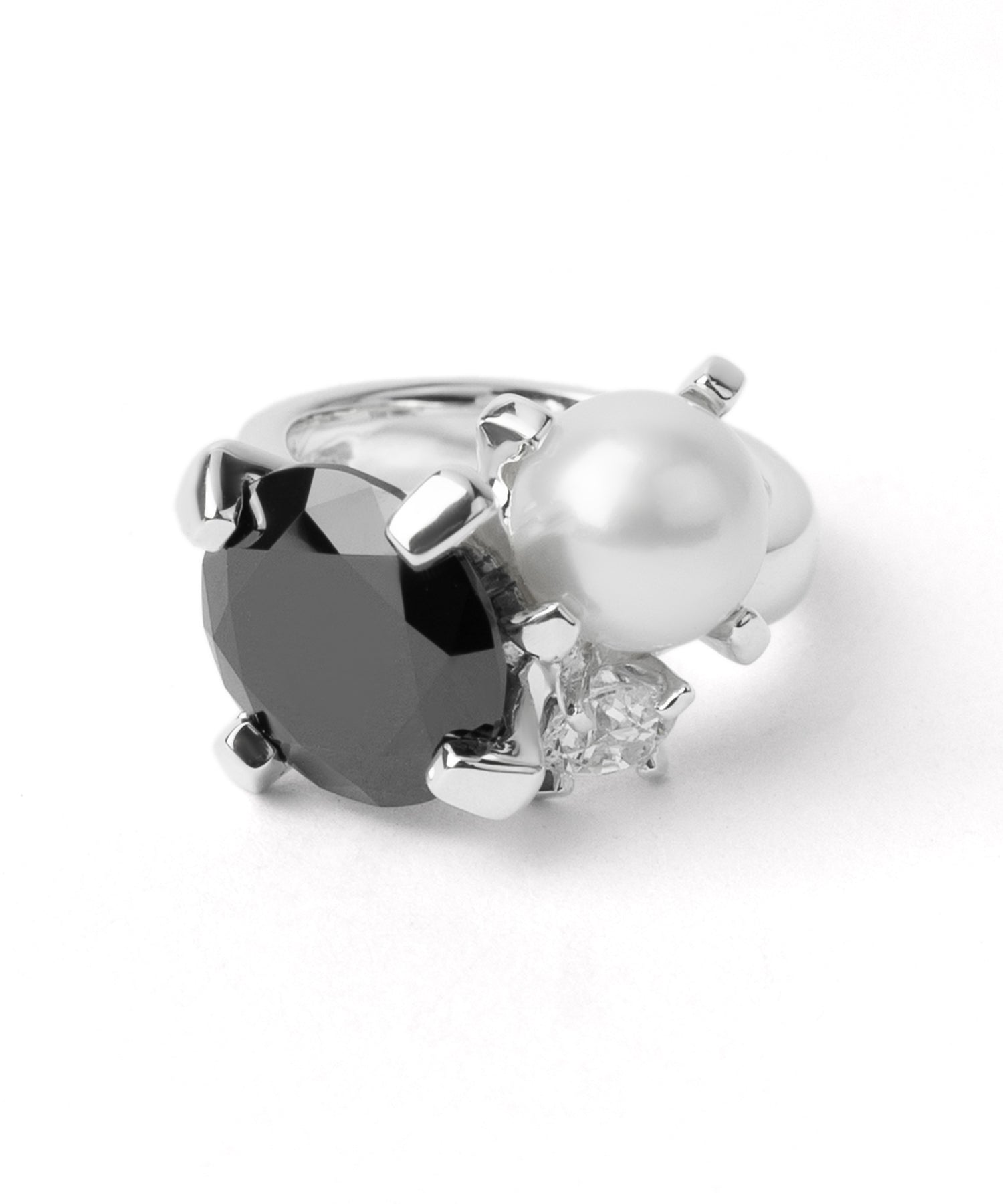 シルバー,ジュエリー,リング,指輪,ピンキーリング,小指,願い,ワンポイント,アクセサリー,silver,jewelry,ring,pinkyring,accessory,ブラック,ストーン,キュービックジルコニア,ブラックジュエリー,モード,モノトーン,メンズ,メンズジュエリー,メンズアクセサリー,ジェンダーレス,ユニセックス,black,stone,mode,mens,unisex,cubiczirconia,重厚感,デコラティブ,個性派,デザイナーズジュエリー,パール,オフホワイト,天然石,自然素材